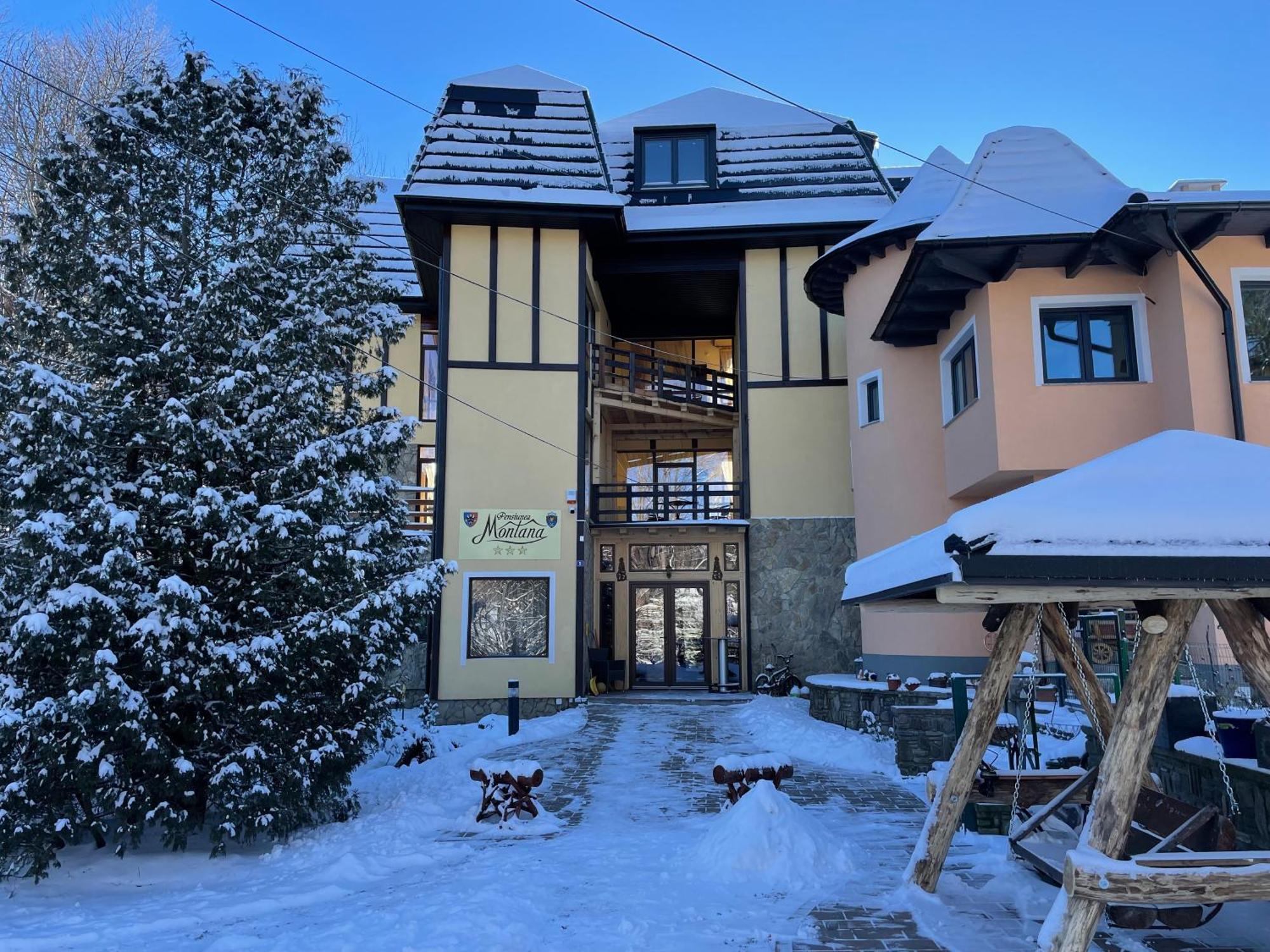 Montana Hotel Sucevita Buitenkant foto