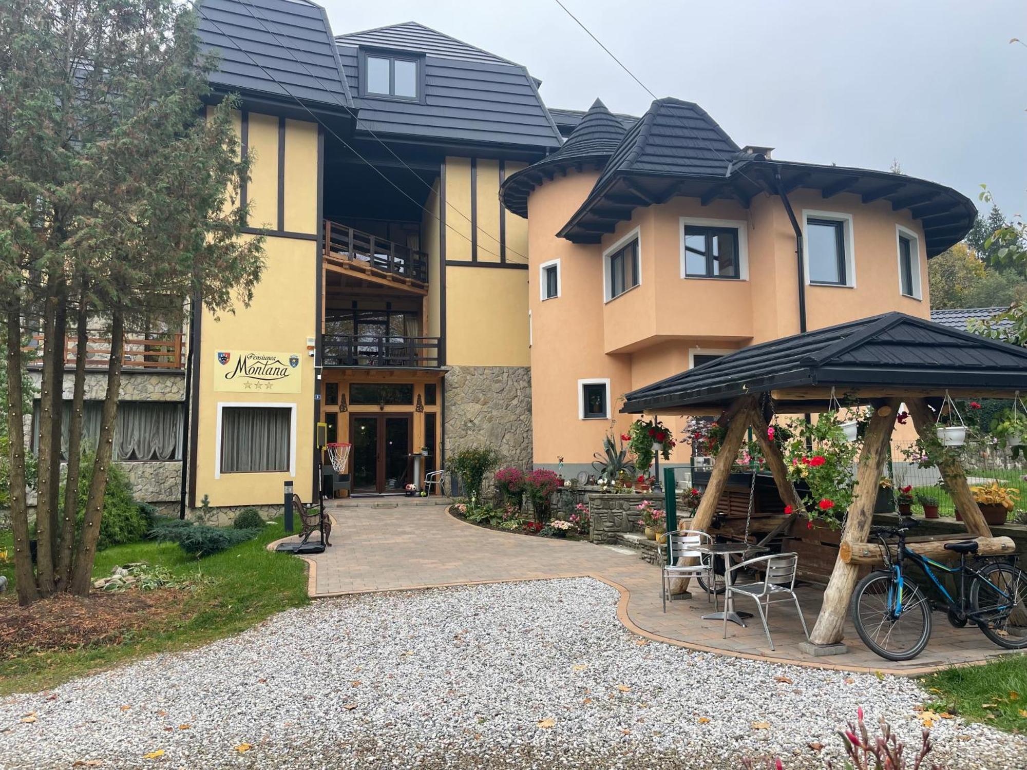 Montana Hotel Sucevita Buitenkant foto